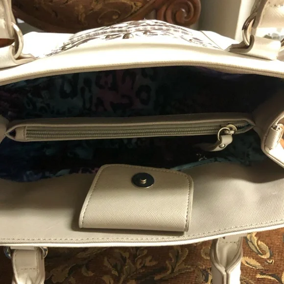 Sharif original luxury Leather 3D logo Design white 10x14x5 in. - Picture 5 of 5